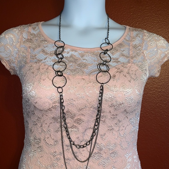 Lace Dress 👗 Peach/ Cream color LIKE NEW!! - Picture 2 of 8